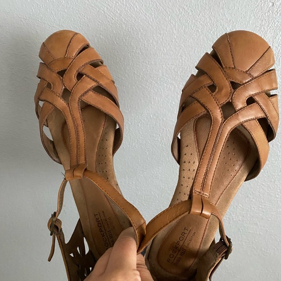 Rockport Flats Size 8.5 T-Strap Leather Tan Grannycore Grandma Mary Jane Sandal - Picture 3 of 9